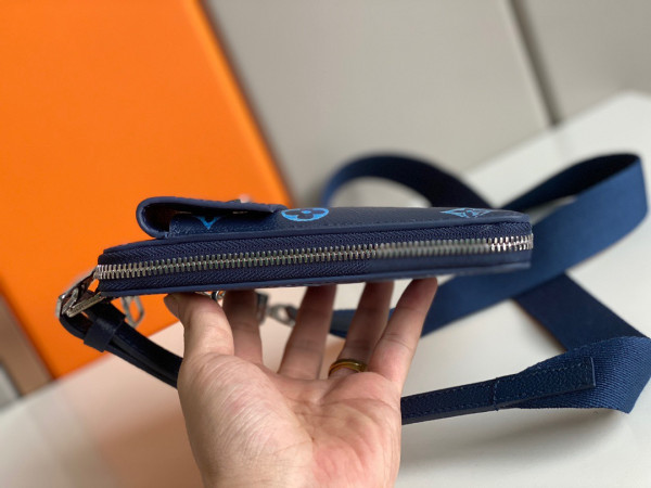 l**is V*t*n phone pouch