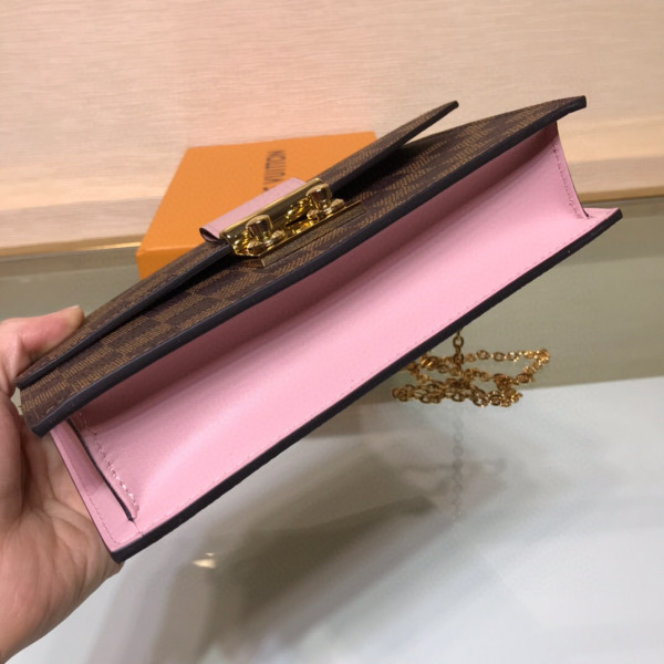 l**is V*t*n croisette chain wallet