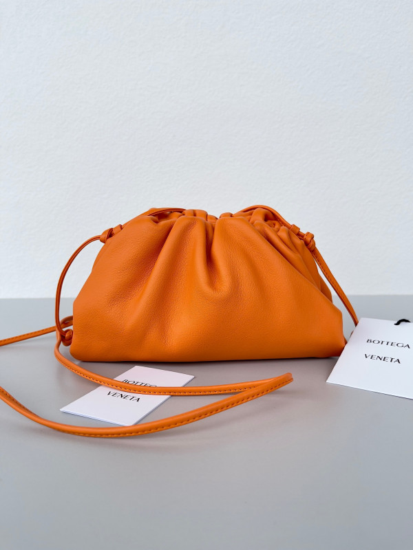 Bo*te*ga ve*ne*ta mini pouch