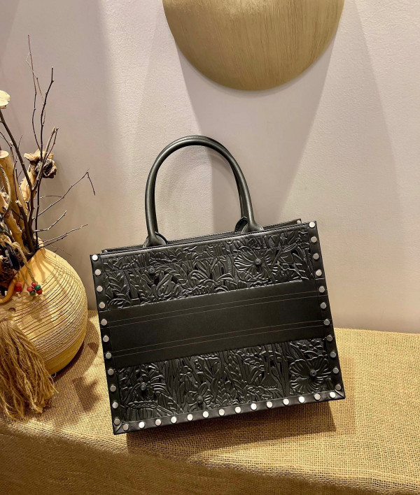 large D*or book tote