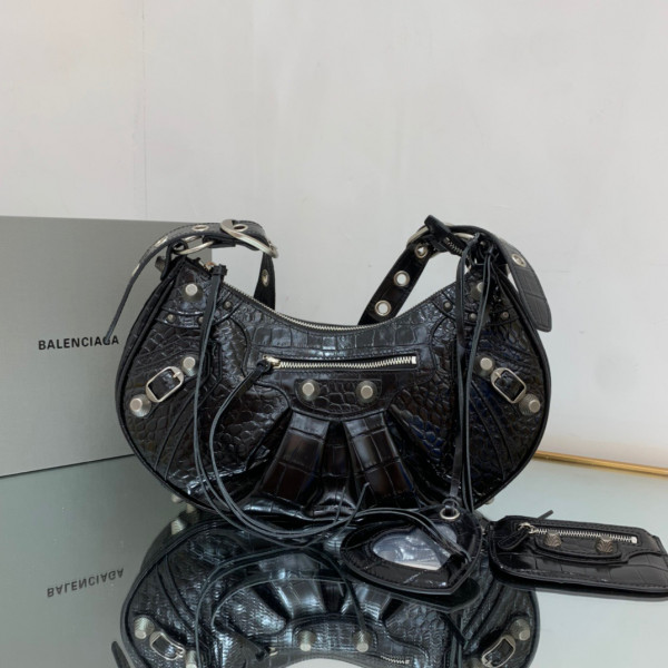 Ba*len*cia*ga women''s le cagole small shoulder bag