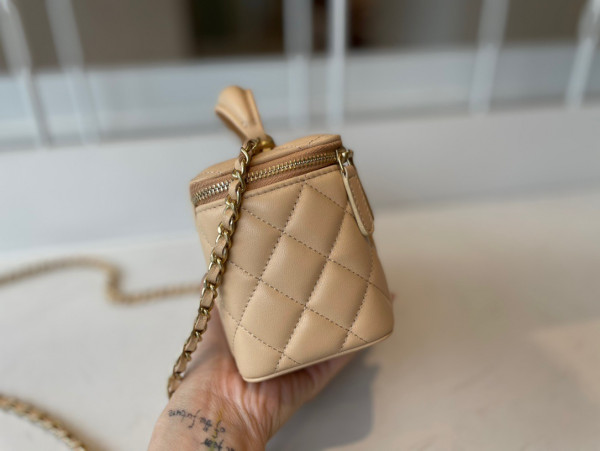 CL VANITY CASE
