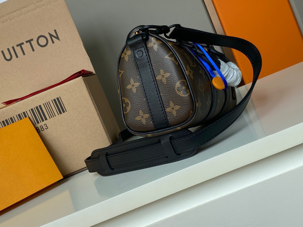 l**is V*t*n keepall xs