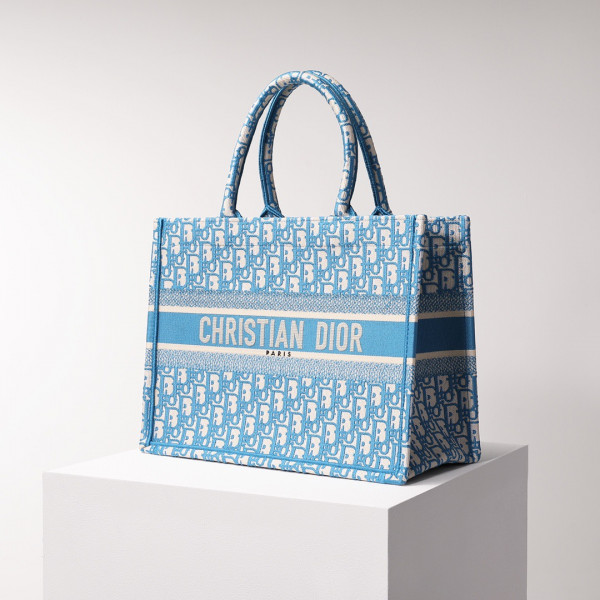 medium D*or book tote