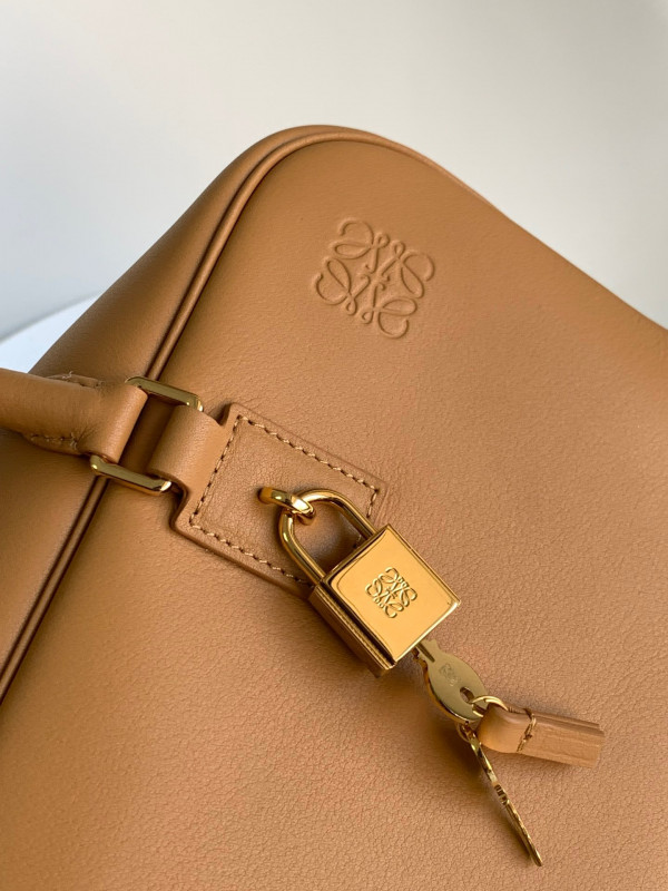 LOEWE Amazona 28 bag