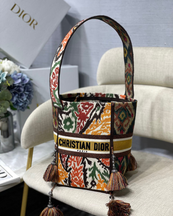 D*or d-bubble bucket bag