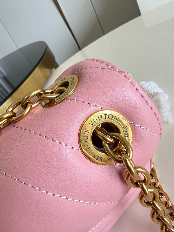 l**is V*t*n new wave chain bag pm