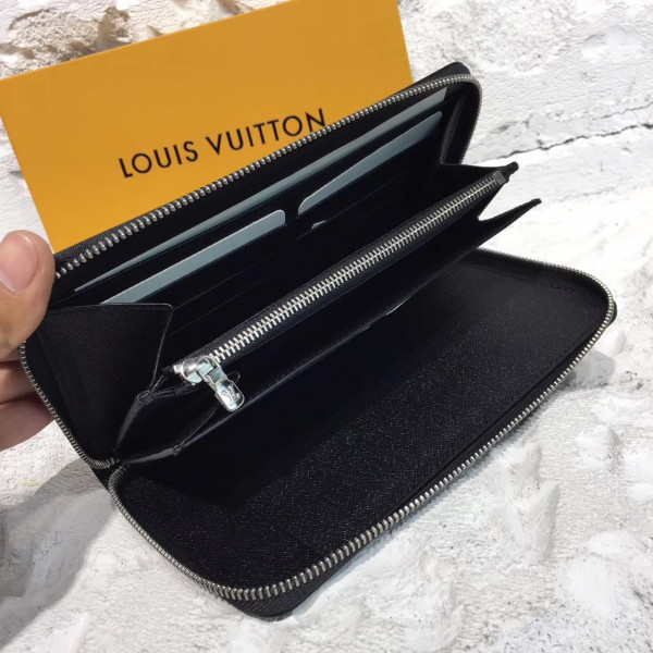 l**is v*t*n S*p*e zip wallet