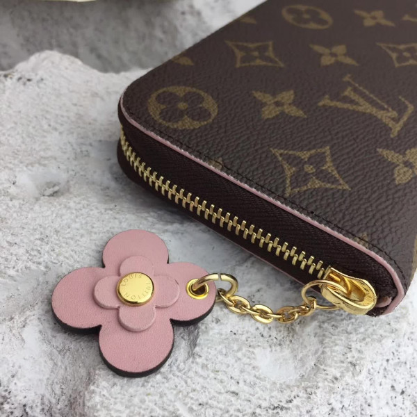l**is V*t*n wallet