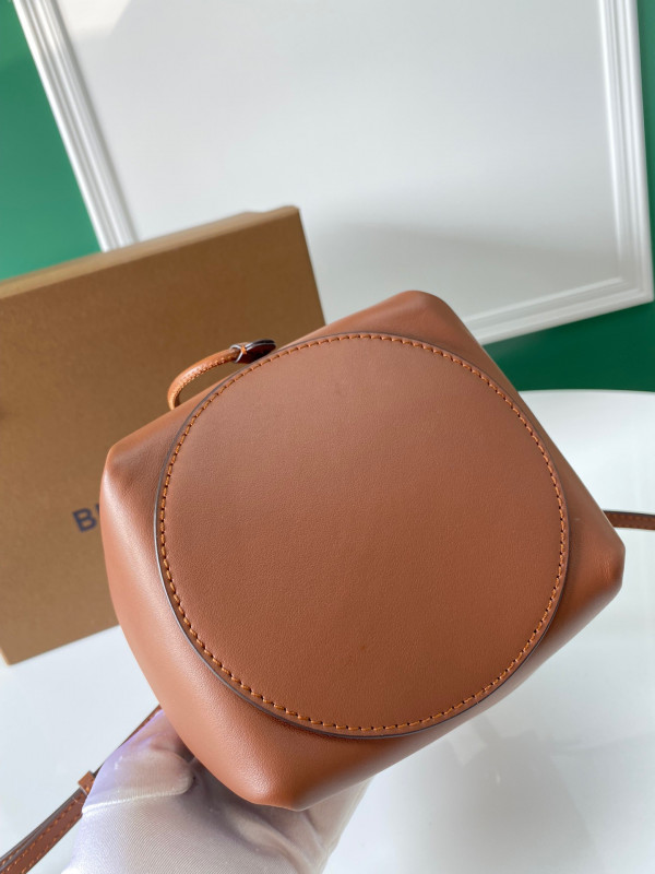 B**rry bucket bag
