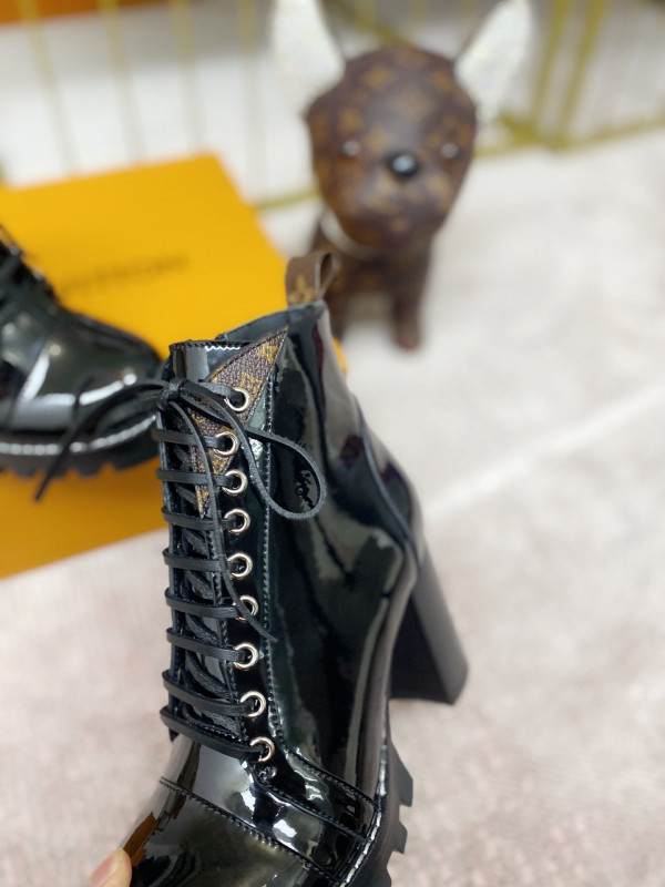 l**is V*t*n star trail ankle boot