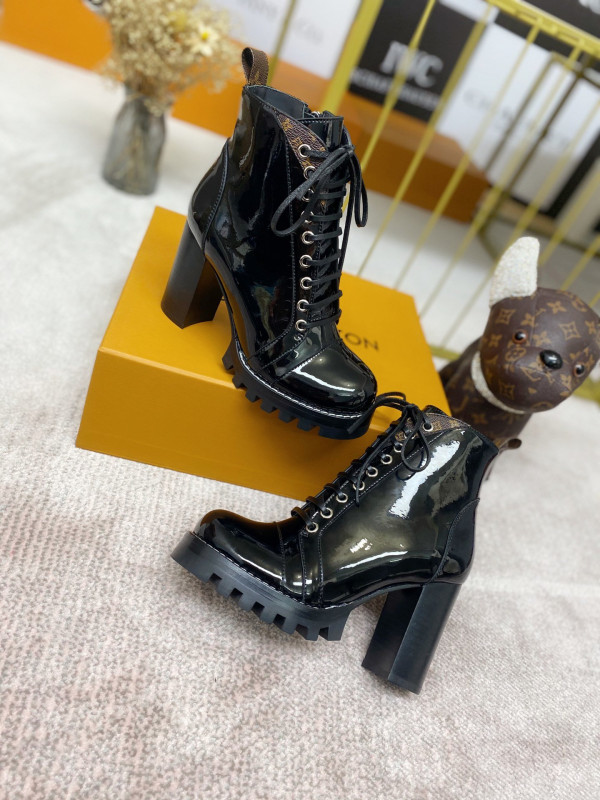 l**is V*t*n star trail ankle boot