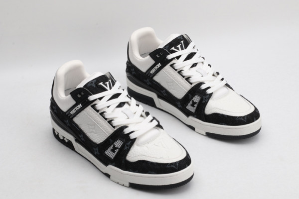 l**is V*t*n trainer sneaker