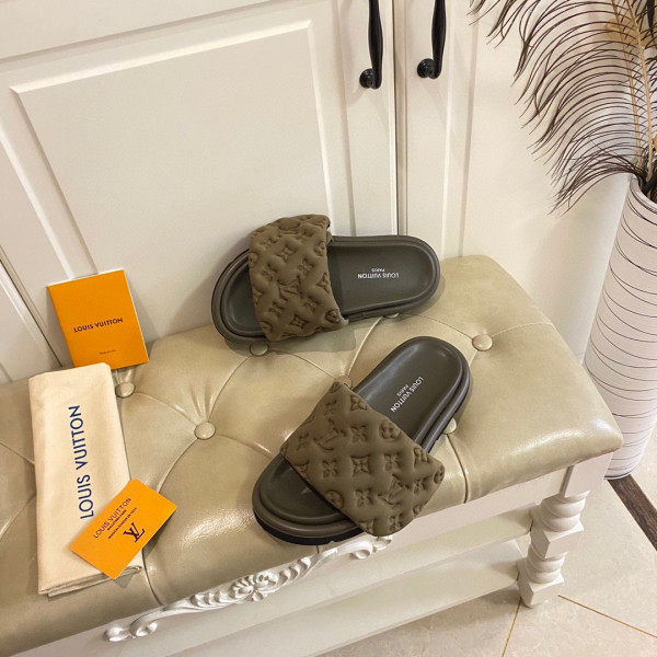 l**is V*t*n pool pillow comfort mule
