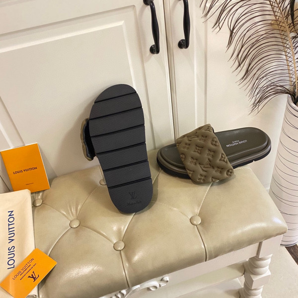 l**is V*t*n pool pillow comfort mule