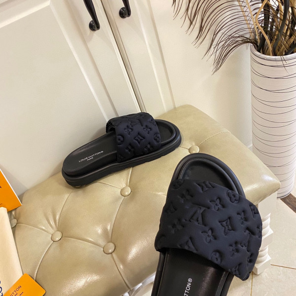 l**is V*t*n pool pillow comfort mule