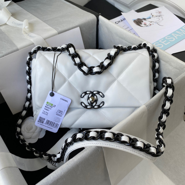 CL 19 FLAP BAG 26cm/30cm