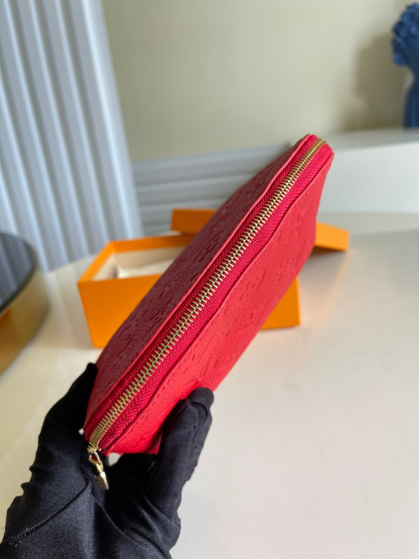 l**is V*t*n cosmetic pouch