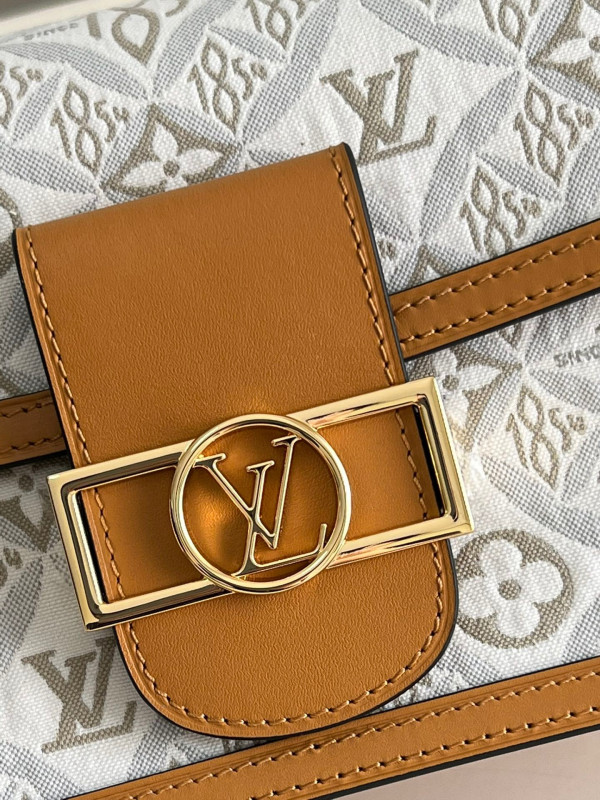 l**is V*t*n dauphine mini