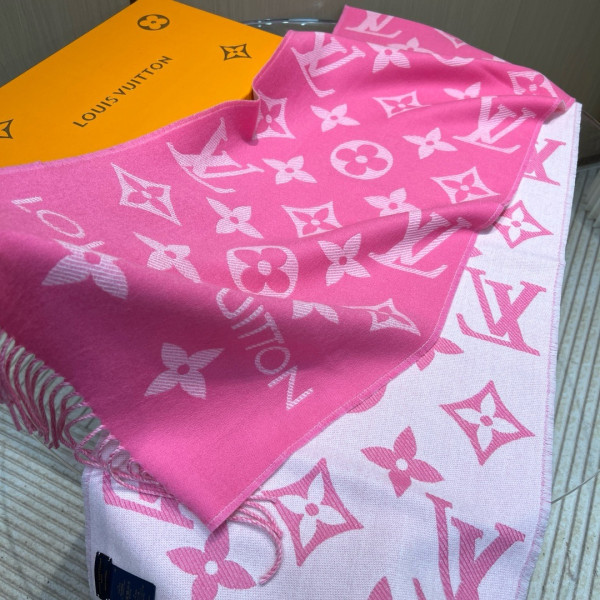 l**is V*t*n essential scarf
