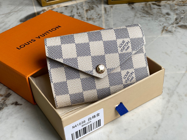 l**is V*t*n victorine wallet