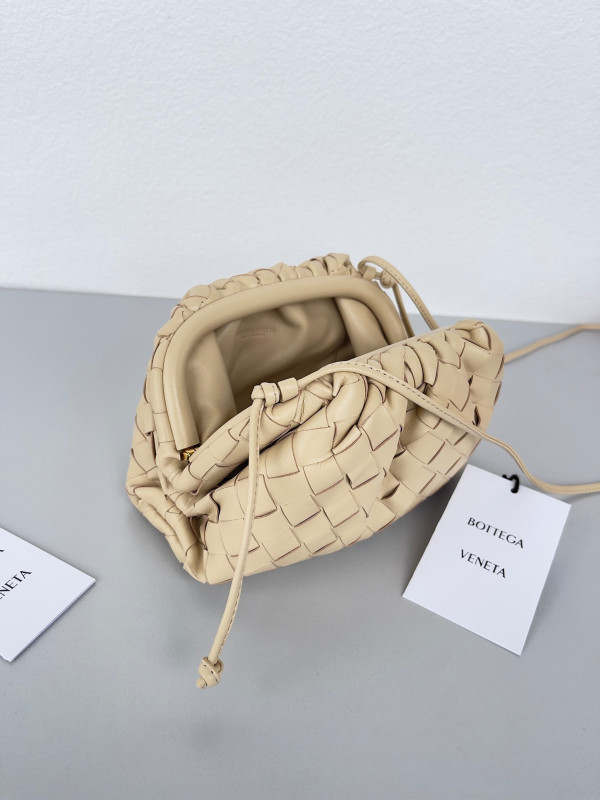 Bo*te*ga ve*ne*ta mini pouch