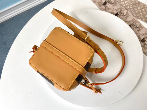 l**is V*t*n noÉ purse