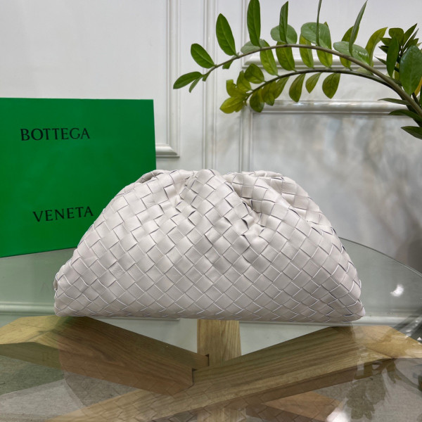 Bo*te*ga ve*ne*ta pouch