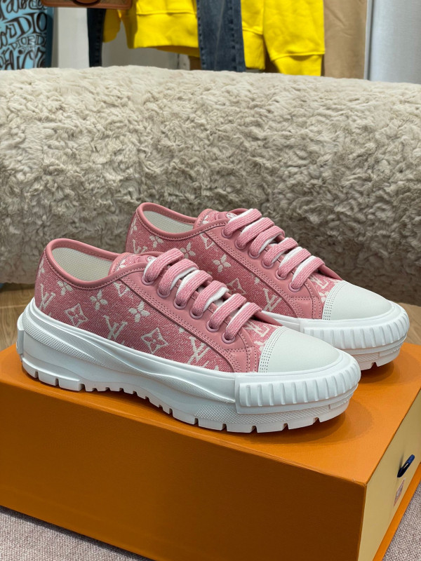 l**is V*t*n squad sneaker