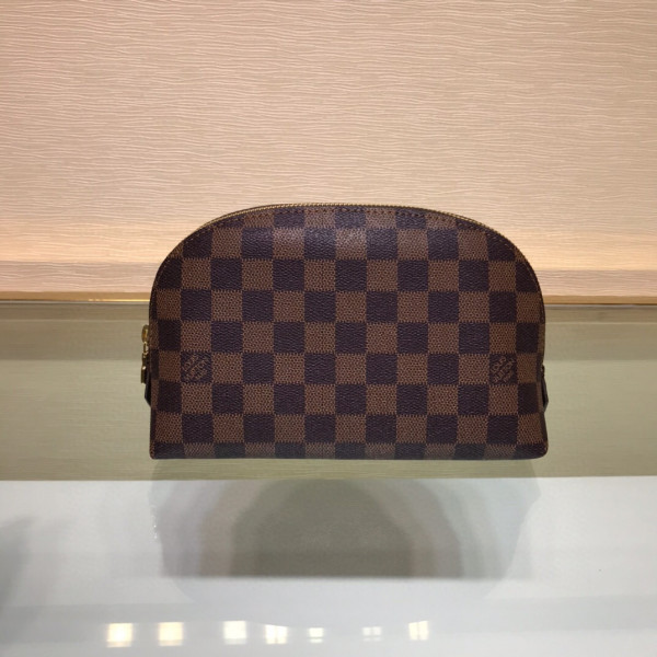 l**is V*t*n cosmetic pouch gm