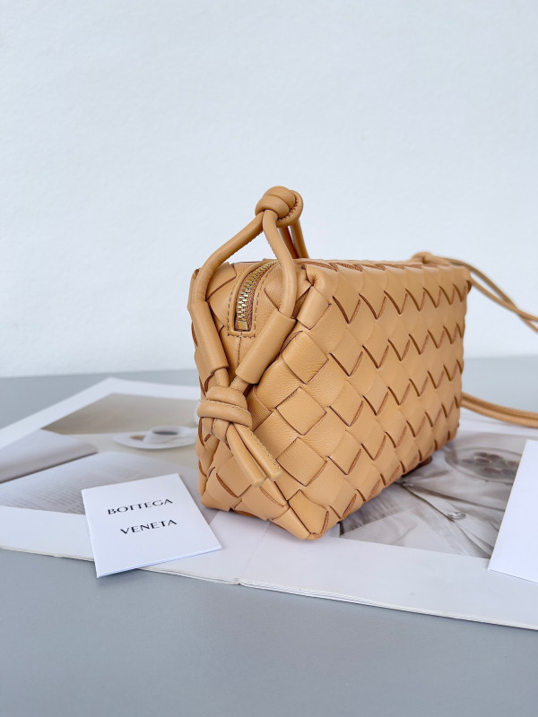 Bo*te*ga ve*ne*ta mini loop camera bag
