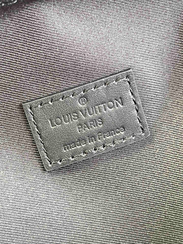 l**is V*t*n handle soft trunk