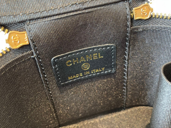 CL VANITY CASE