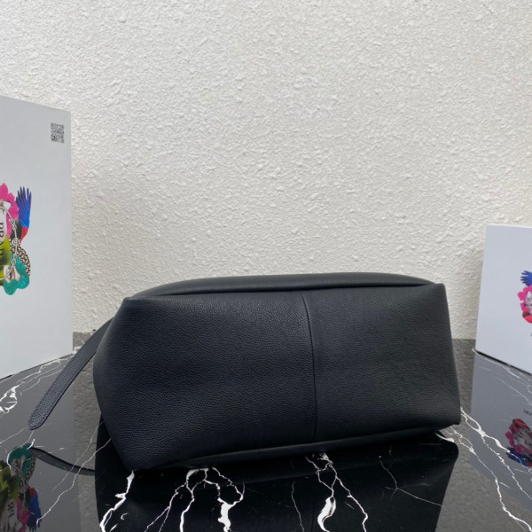 Pra*a leather tote