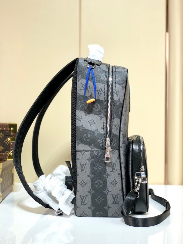 l**is V*t*n utilitary backpack