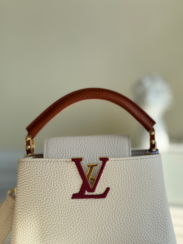 l**is V*t*n capucines mini