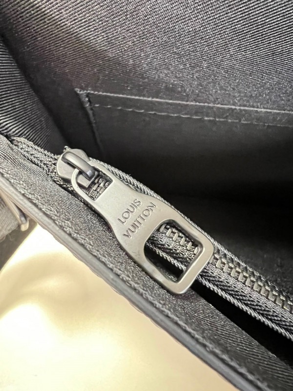 l**is V*t*n s lock briefcase