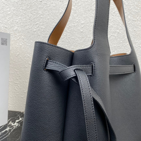 Pra*a leather tote