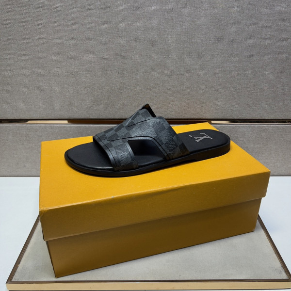 l**is V*t*n sandals