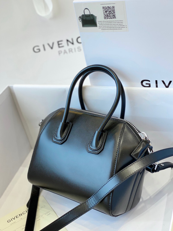 GIVENCHY ANTIGONA MINI/SMALL/MEDIUM IN SMOOTH LEATHER
