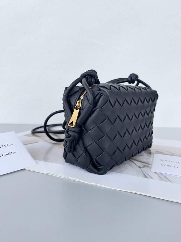 Bo*te*ga ve*ne*ta mini loop camera bag