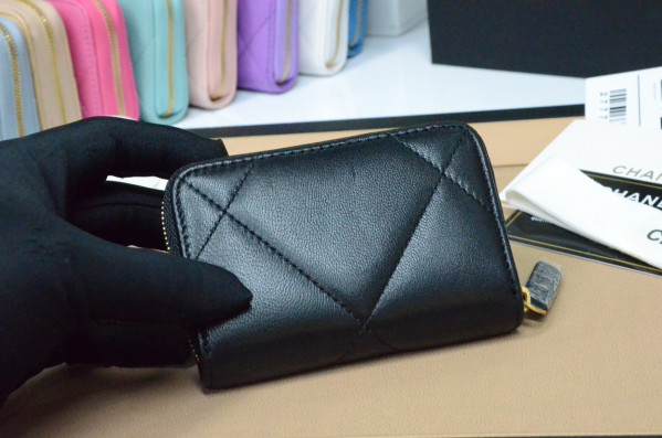 CL 19 ZIPPED COIN PURSE