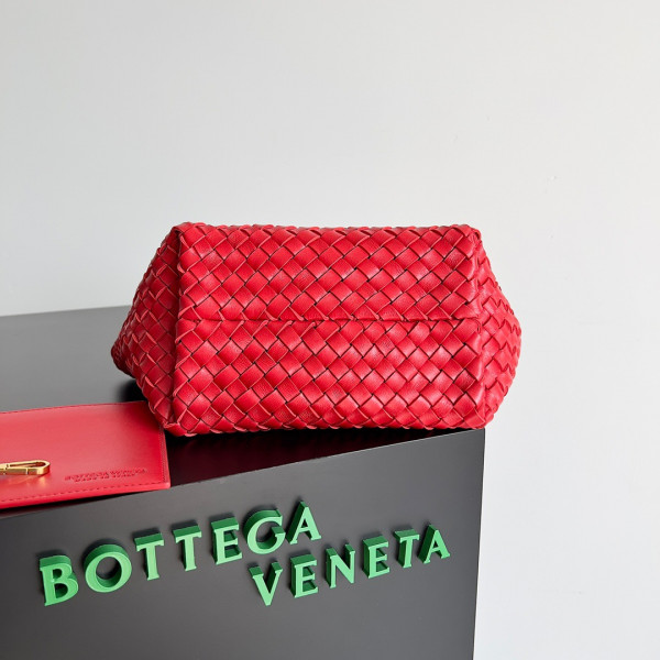 Bo*te*ga ve*ne*ta mini cabat