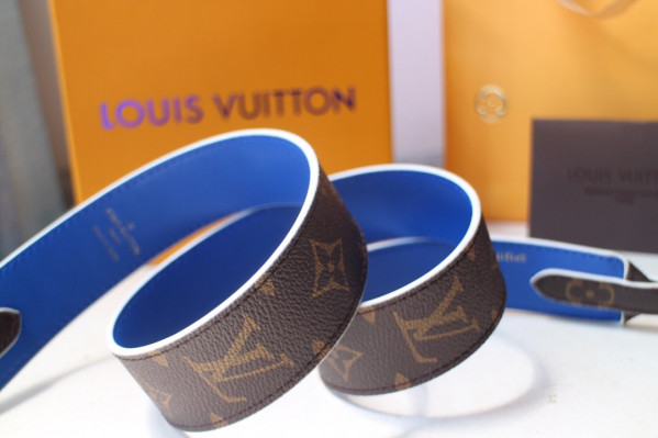 l**is V*t*n monogram strap