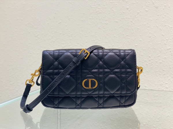 D*or caro pouch with chain