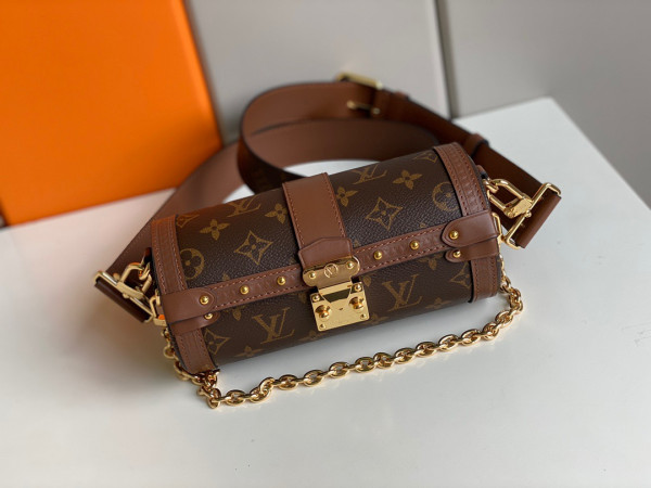 l**is V*t*n papillon trunk