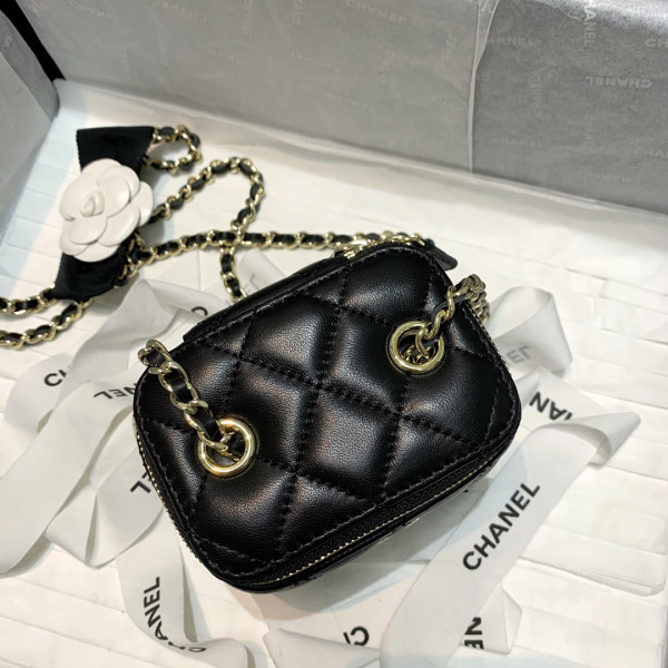 CL SMALL VANITY WITH CHAIN