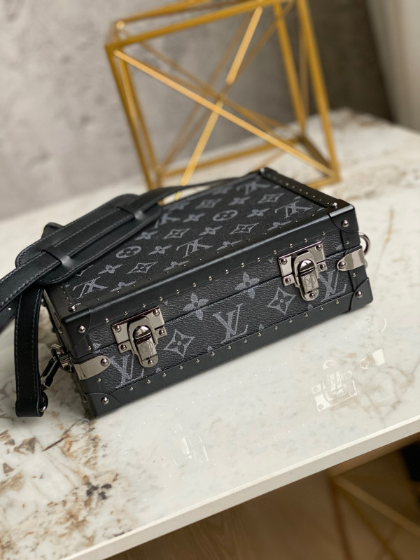 l**is V*t*n clutch box