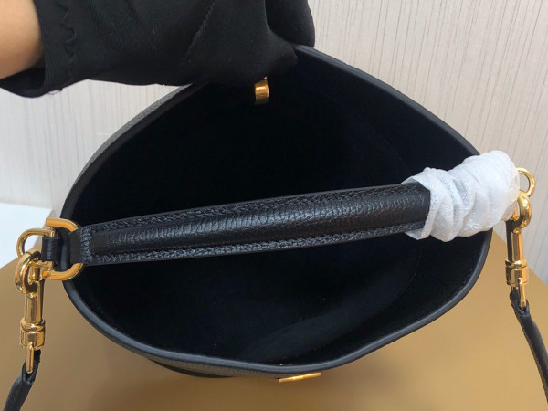 Ce**e bucket 16
