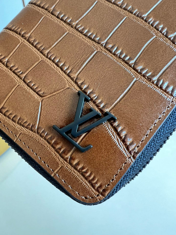 l**is V*t*n zippy wallet